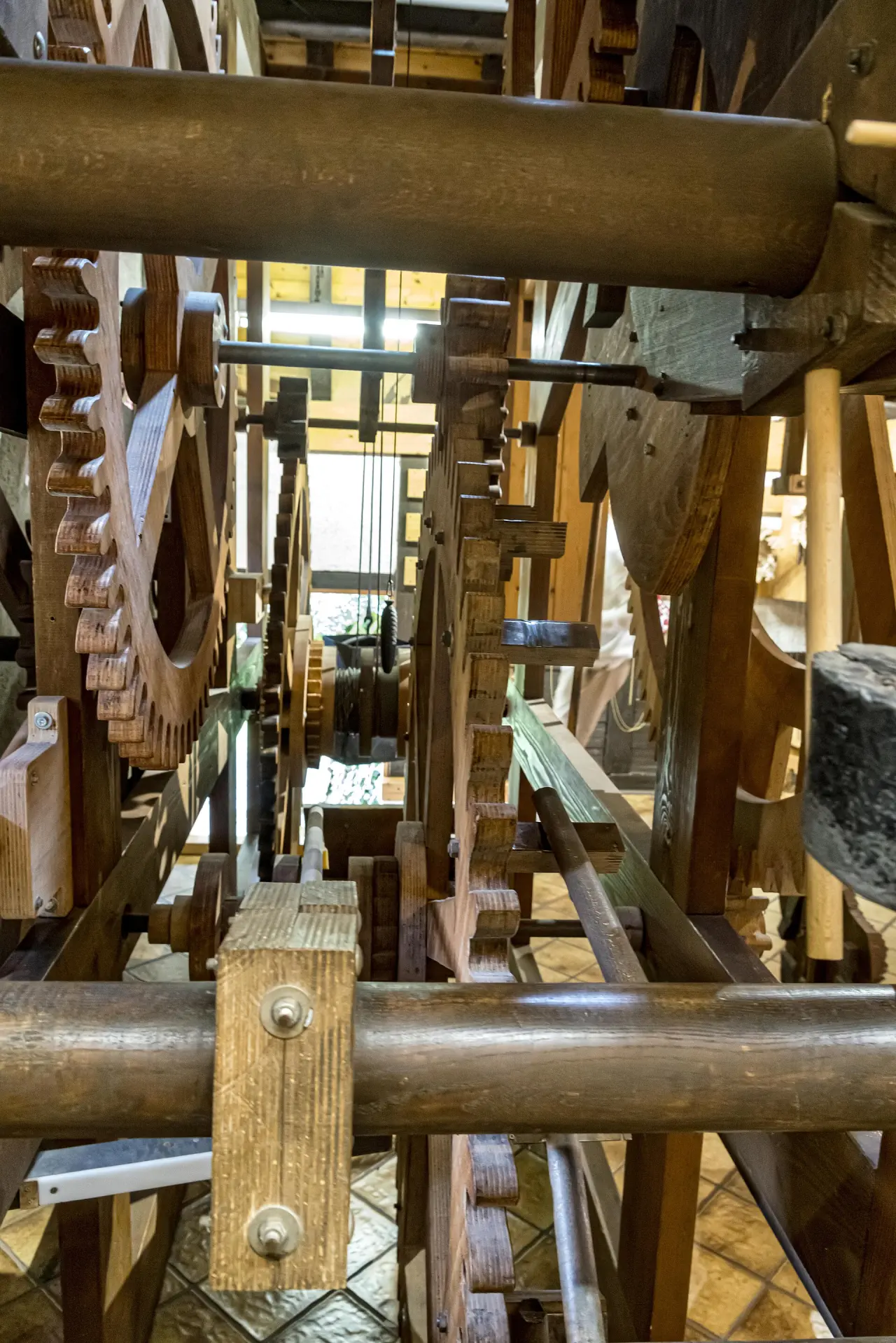 Erste weltgrößte Kuckucksuhr