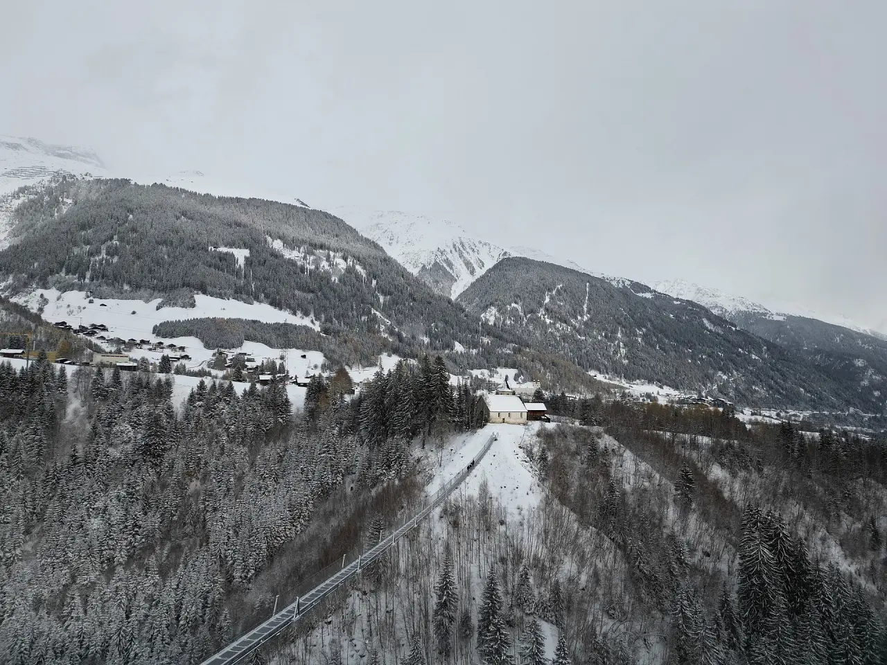 La Pendenta (Hängebrücke Disentis)