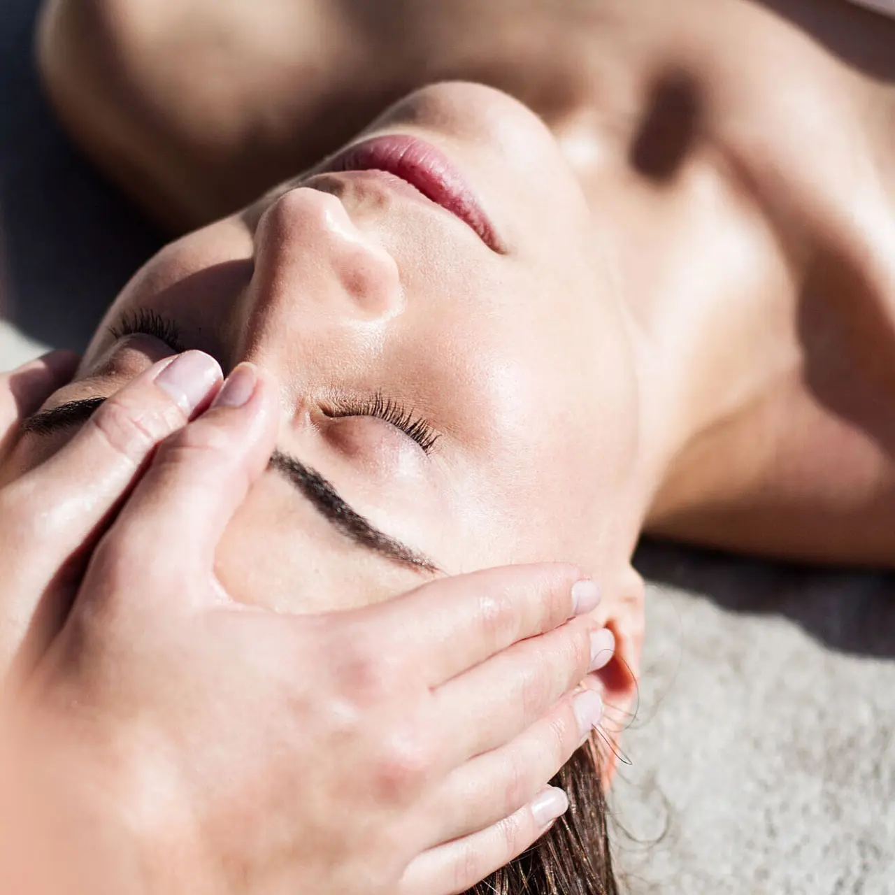 Entspannende Gesichtsbehandlung im Spa-Bereich des Hotel Bornmühle