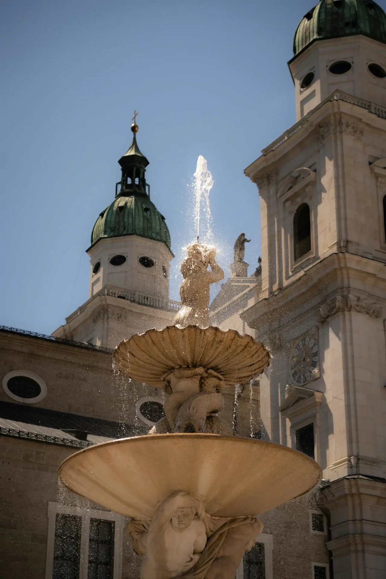 Wellness Natur Resort Gut Edermann in Teisendorf – Historischer Brunnen in der nahegelegenen Stadt Salzburg | Wellnesshotel Bayern