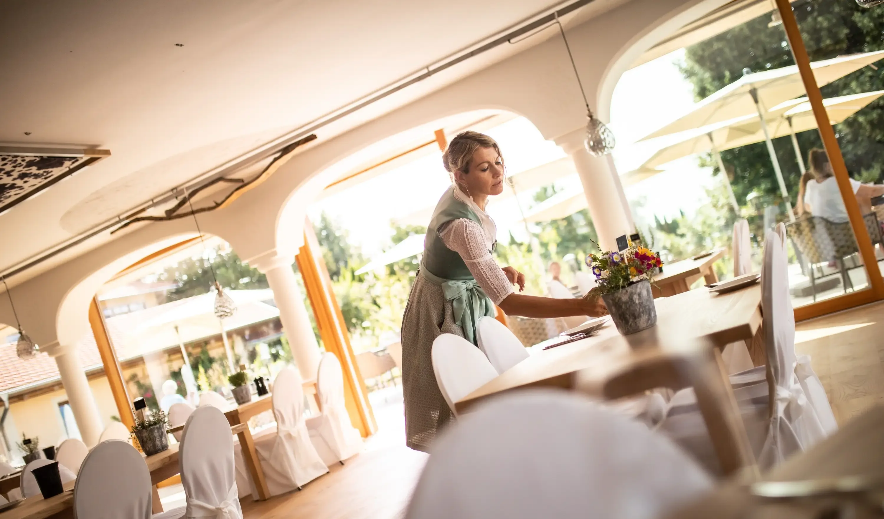 Wellness Natur Resort Gut Edermann in Teisendorf – Restaurant mit freundlicher Bedienung und Terrasse | Wellnesshotel Berchtesgadener Land