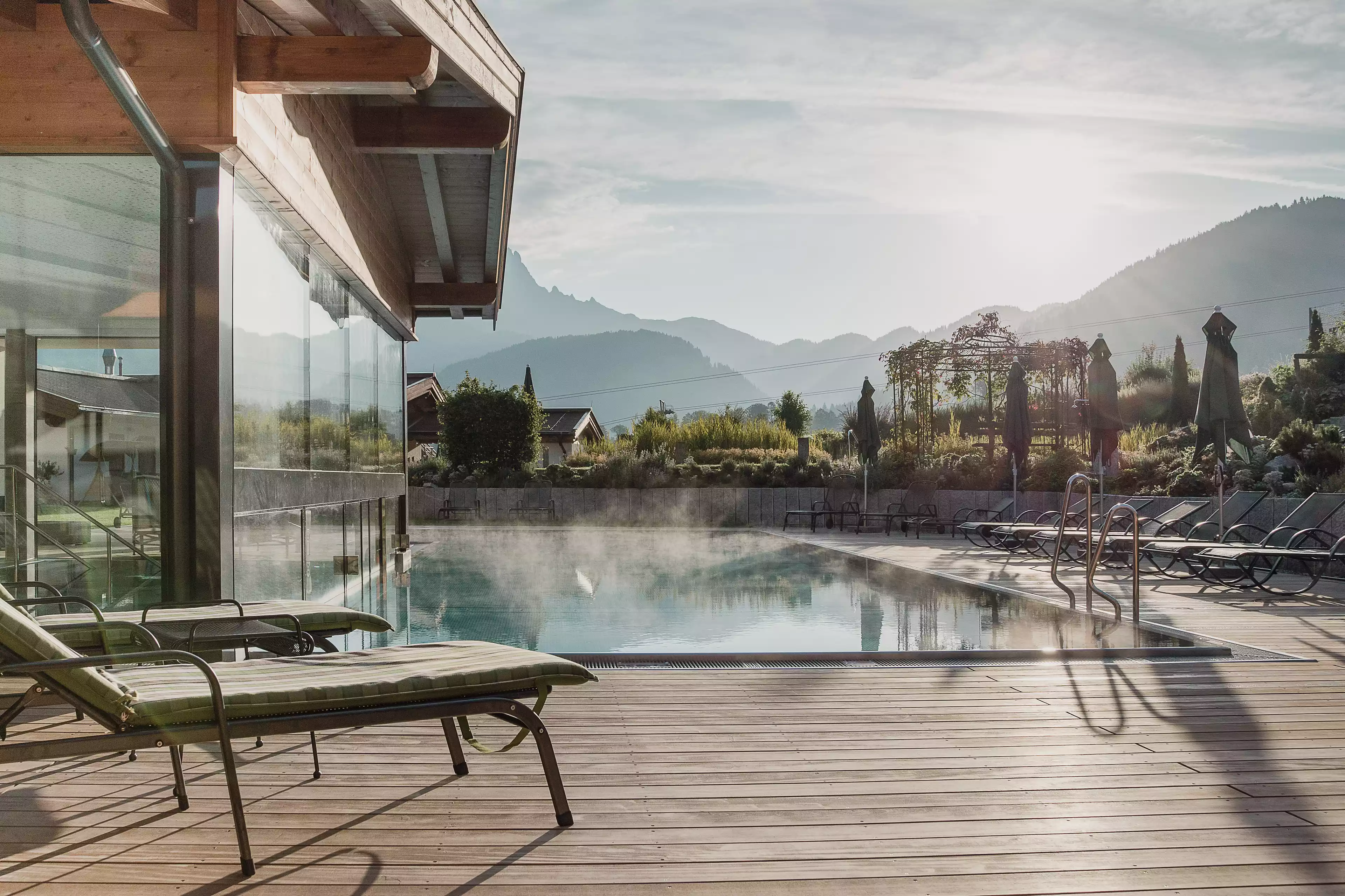 Wellness & Familienhotel Kitzspitz in St. Jakob – Beheizter Außenpool mit Dampf und Bergblick | Wellnesshotel Tirol