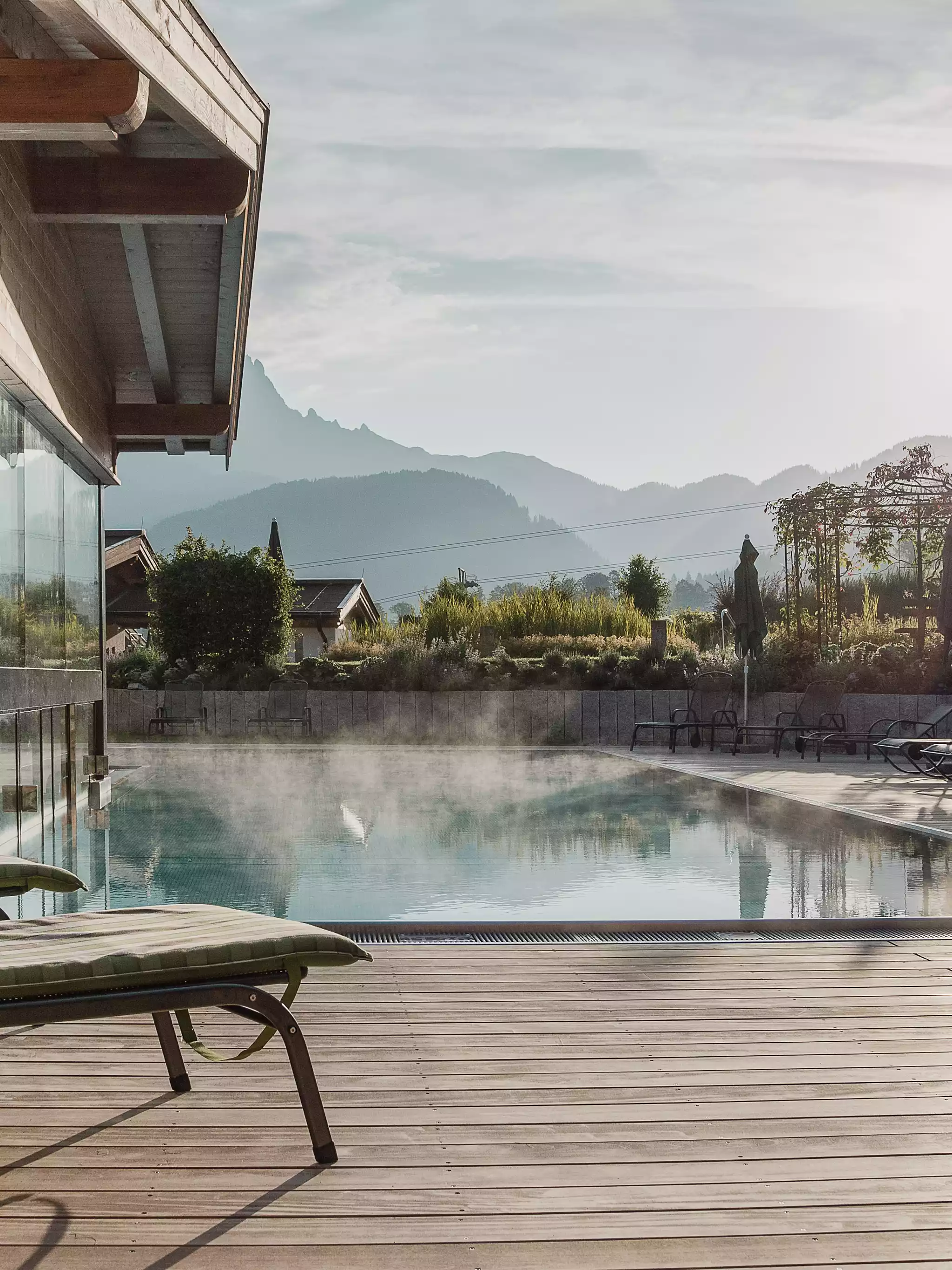 Wellness & Familienhotel Kitzspitz in St. Jakob – Beheizter Außenpool mit Bergblick | Wellnesshotel Tiroler Alpen