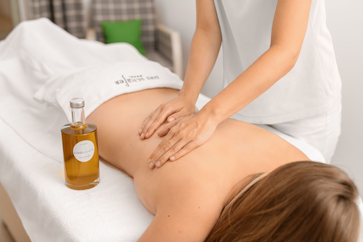 DAS SCHÄFER in Fontanella – Entspannende Rückenmassage im Spa-Bereich | Wellnesshotel Vorarlberg
