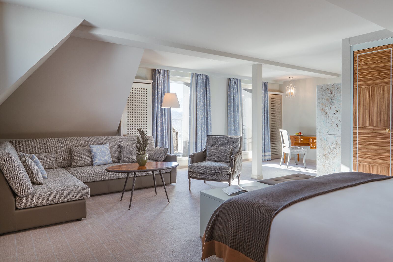 Carlton Hotel