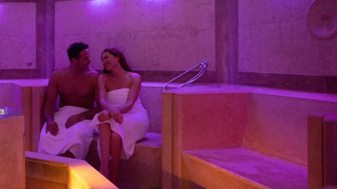 Hotel Caesius Spa Resort in Bardolino – Paar entspannt im Dampfbad | Wellnesshotel Gardasee