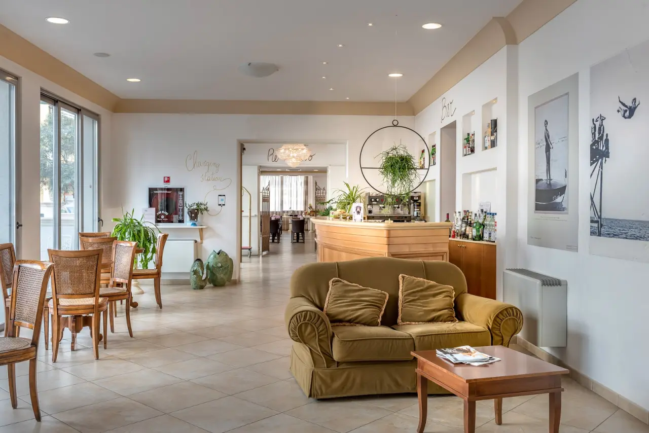 Sovrana Hotel & Re Aqva SPA — Bild 5