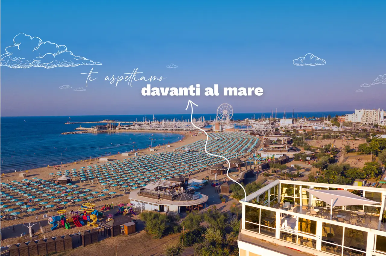 Hotel Baia Imperiale & SPA in Rimini – Panorama-Blick von der Terrasse auf den Strand | Wellnesshotel Adriaküste
