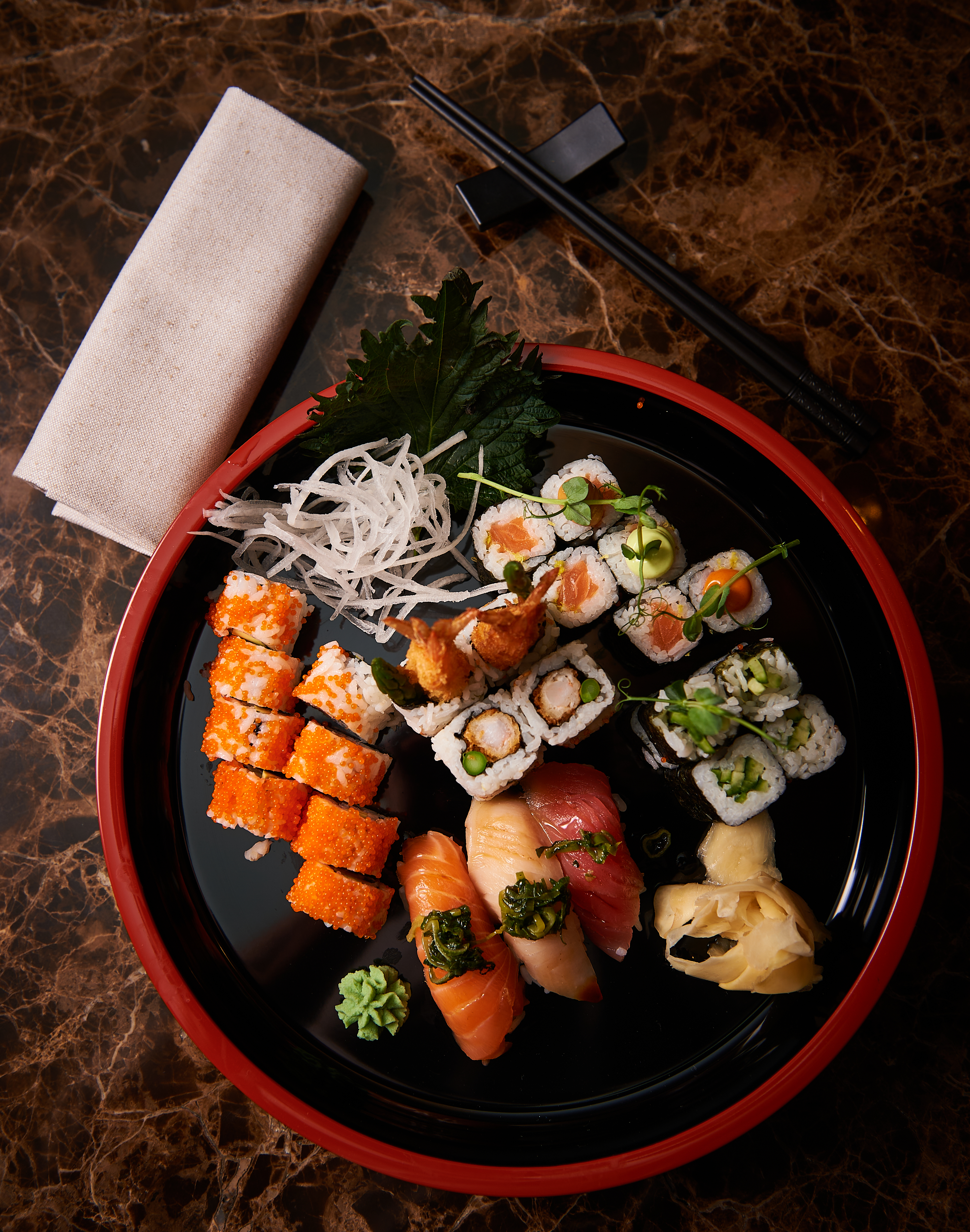 Das Mühlbach Thermal Spa in Bad Füssing – Ansprechende Sushi-Platte mit verschiedenen Maki und Nigiri | Wellnesshotel Niederbayern