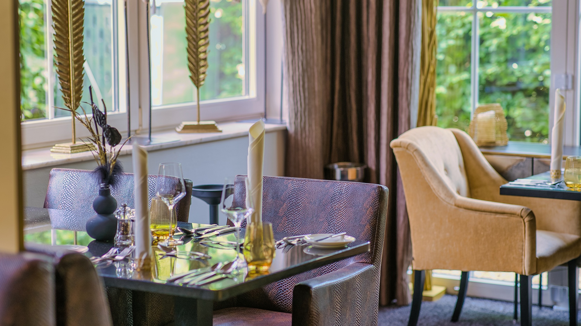Lifestyle Resort Zum Kurfürsten in Bernkastel-Kues – Elegante Tischdekoration im Restaurant | Wellnesshotel Mosel
