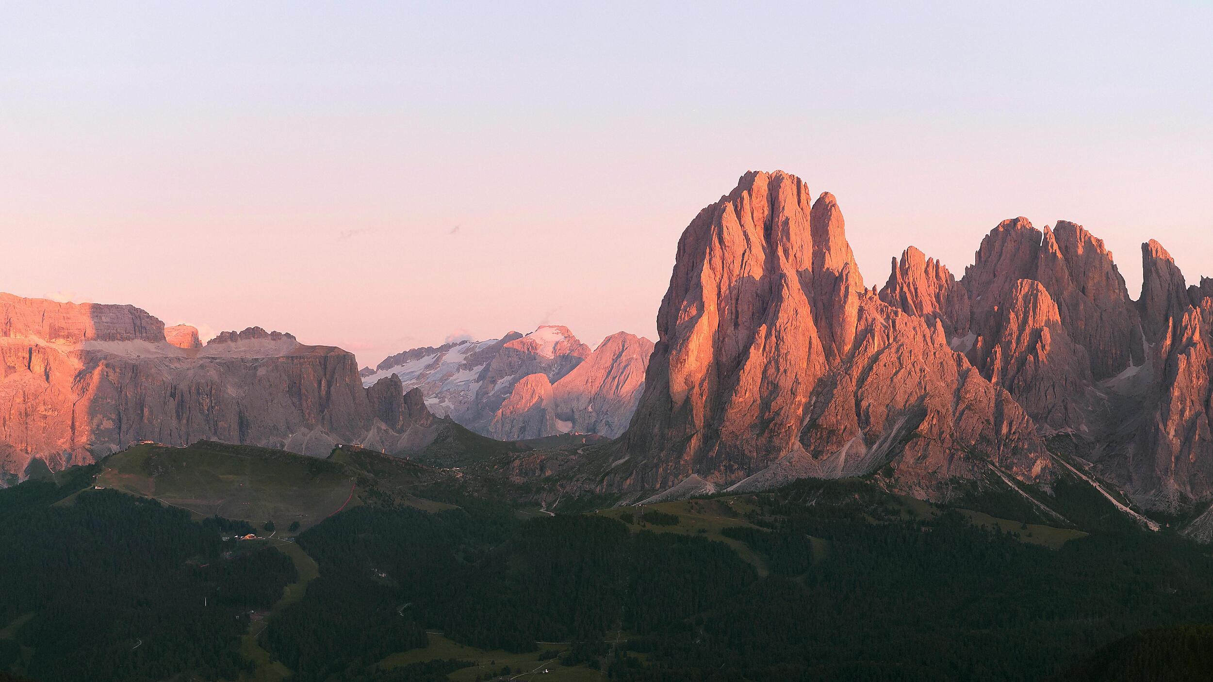 Rainell Dolomites Retreat in St. Ulrich in Gröden – Entspannung im Bademantel mit Bergblick | Wellnesshotel Dolomiten