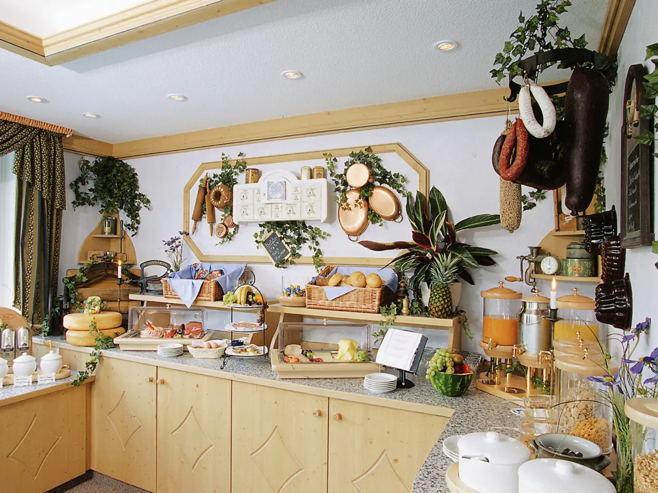 Landhotel Grimmeblick in Winterberg – Reichhaltiges Frühstücksbuffet mit frischen Speisen und regionalen Produkten | Wellnesshotel Sauerland