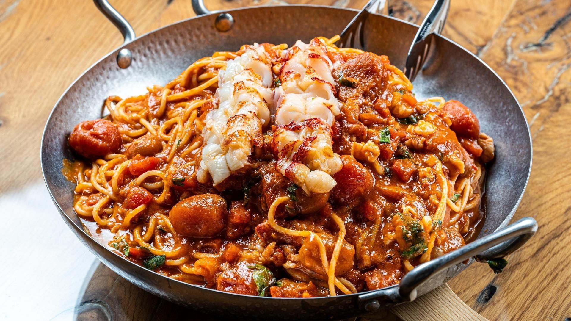 Falkensteiner Hotel & Spa Jesolo in Jesolo – Italienische Spaghetti mit Meeresfrüchten im Restaurant | Wellnesshotel Adria