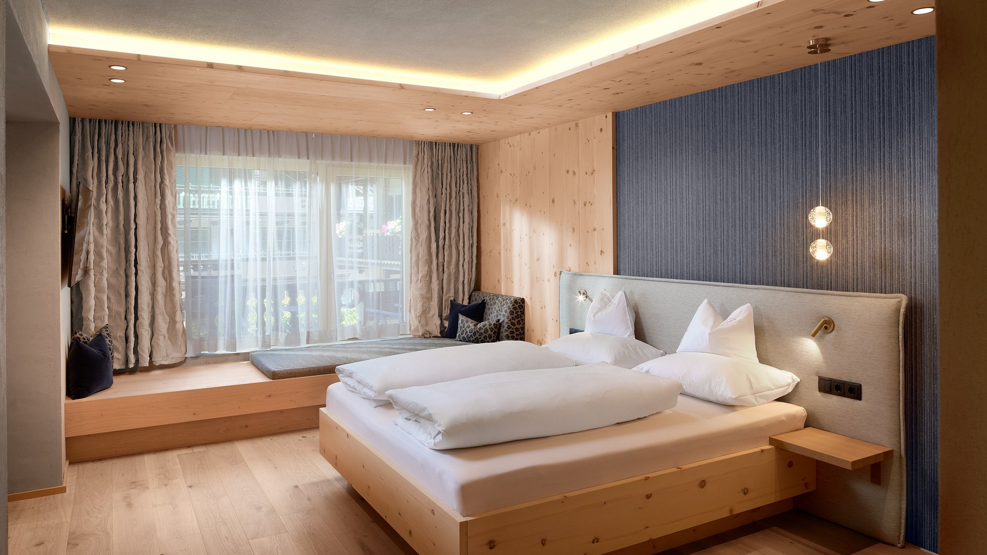 Hotel Neue Post in Mayrhofen – Komfortables Doppelzimmer im alpinen Stil | Wellnesshotel Zillertal