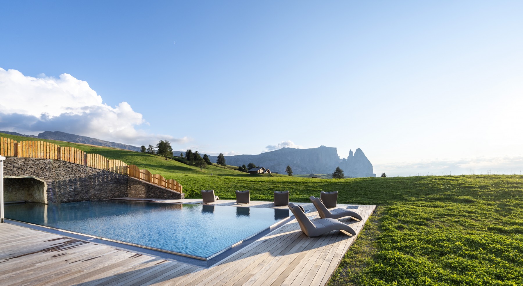 Sport & Wellness Hotel Santner in Kastelruth – Infinity-Außenpool mit Dolomitenblick | Wellnesshotel Südtirol
