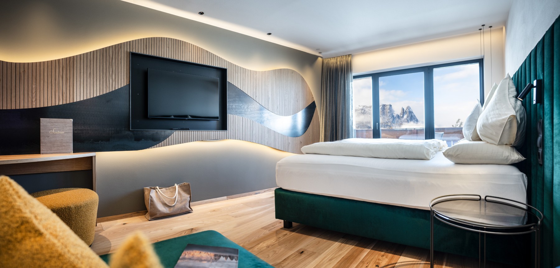 Sport & Wellness Hotel Santner in Kastelruth – Modernes Hotelzimmer mit Bergblick | Wellnesshotel Südtirol