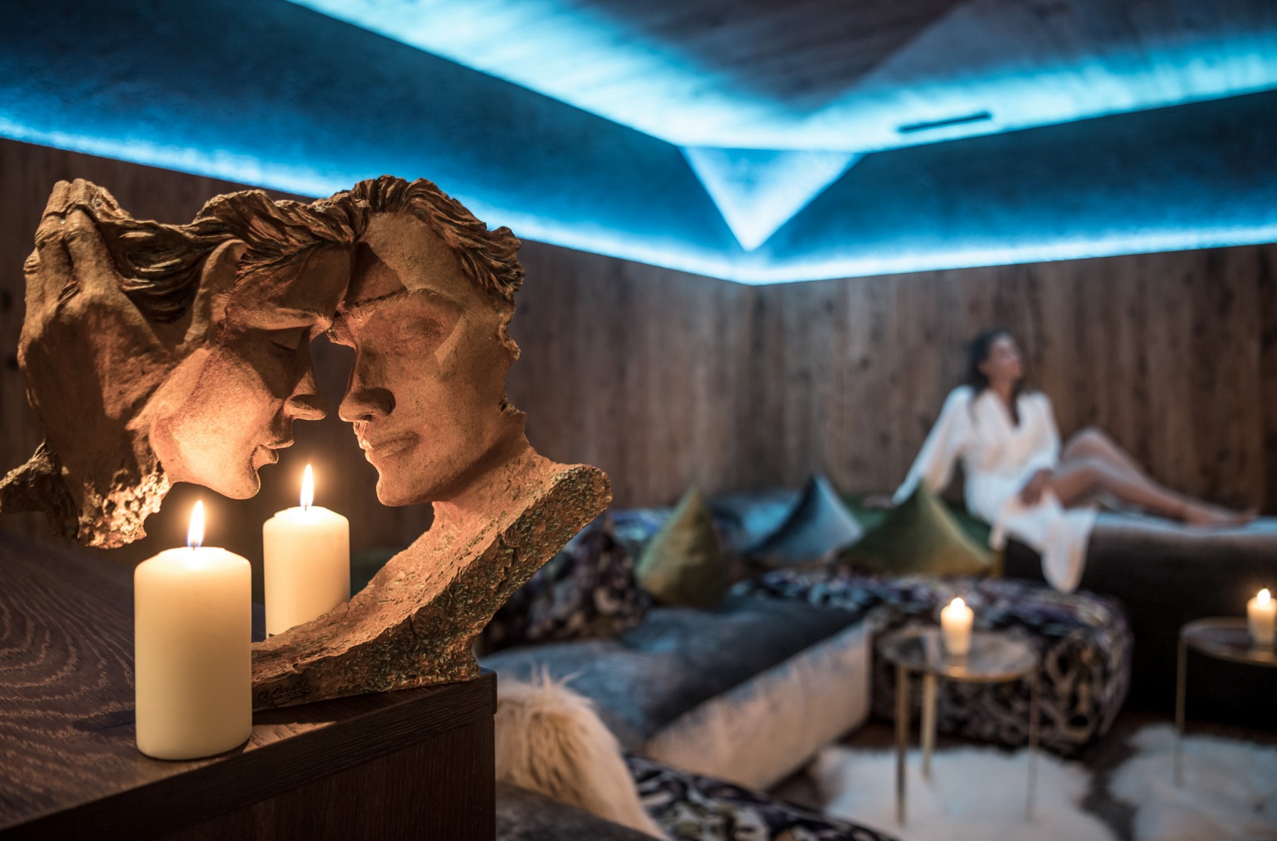 Sport & Wellness Hotel Santner in Kastelruth – Stimmungsvoller Wellness-Ruhebereich mit Kerzen | Wellnesshotel Südtirol