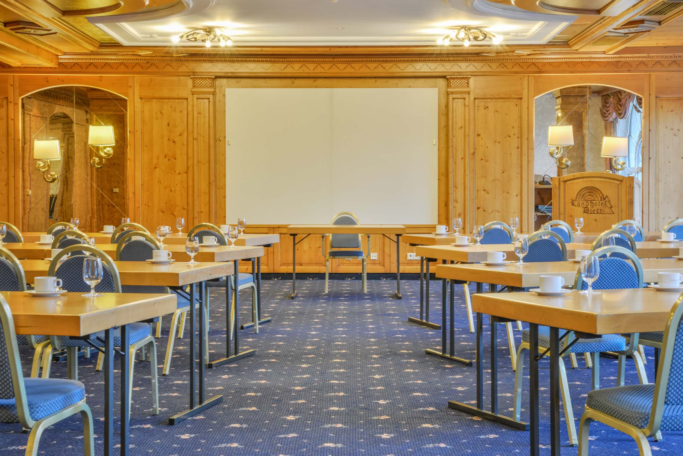 Landhotel Doerr in Bad Laasphe – Konferenzraum mit Einzeltischen | Wellnesshotel Sauerland