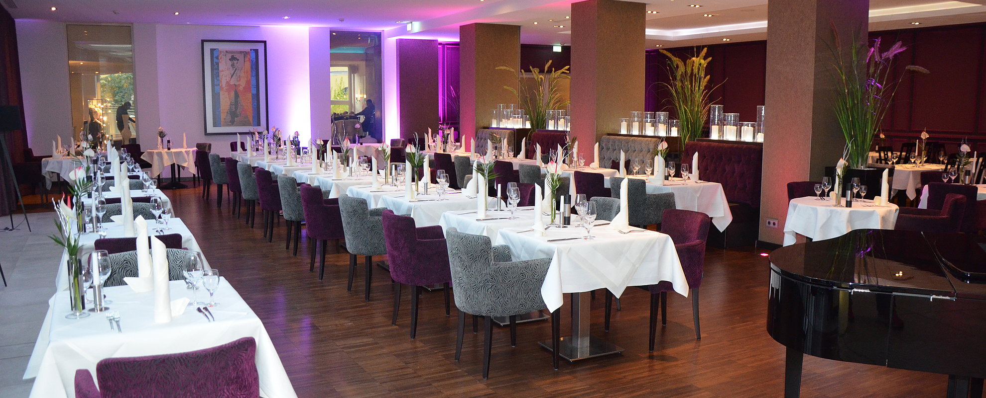 Schlosshotel Bad Wilhelmshöhe in Kassel – Festlich gedeckter Restaurantbereich mit eleganten Tischen | Wellnesshotel Hessen