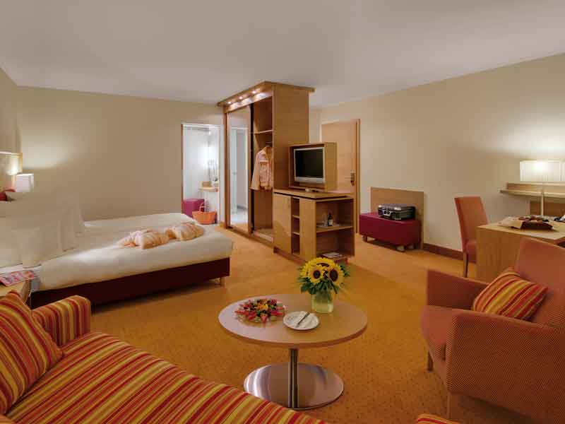 Hotel Sonnengut in Bad Birnbach – Standard Doppelzimmer mit Sitzbereich und TV | Wellnesshotel Rottal
