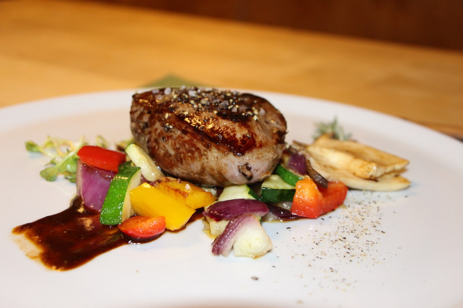 Hotel Berghof in Ramsau – Feines Steakgericht mit frischem Gemüse | Wellnesshotel Dachsteinregion
