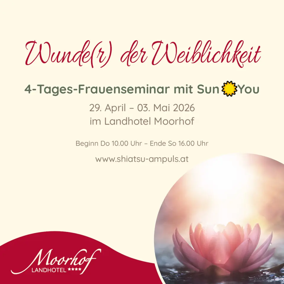 Flyer für ein 4-Tages-Frauenseminar 'Wunde(r) der Weiblichkeit' im Landhotel Moorhof mit Lotusblume.