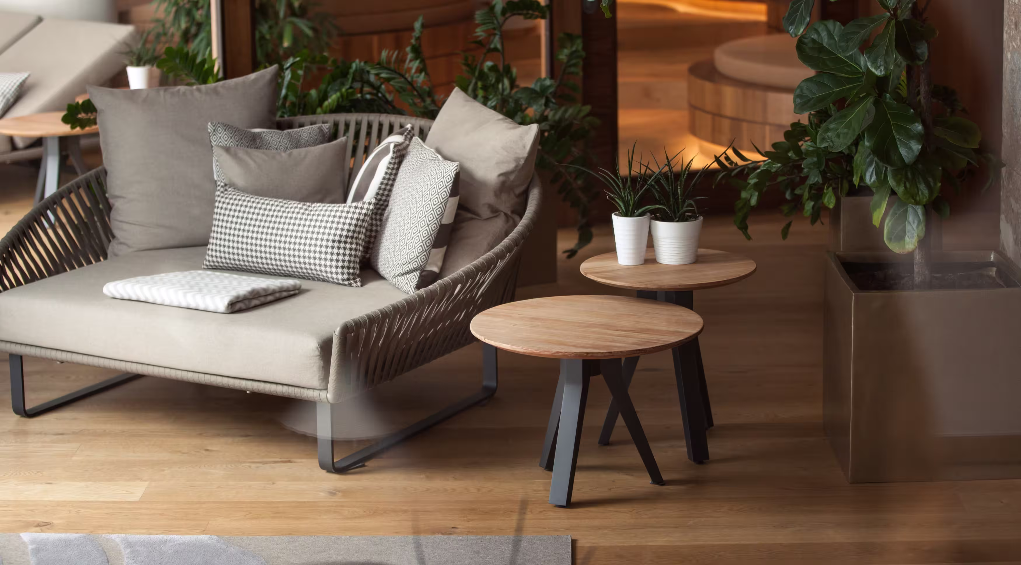 Schlosshotel Fiss in Fiss – Gemütlicher Lounge-Bereich mit Pflanzen | Wellnesshotel Tirol