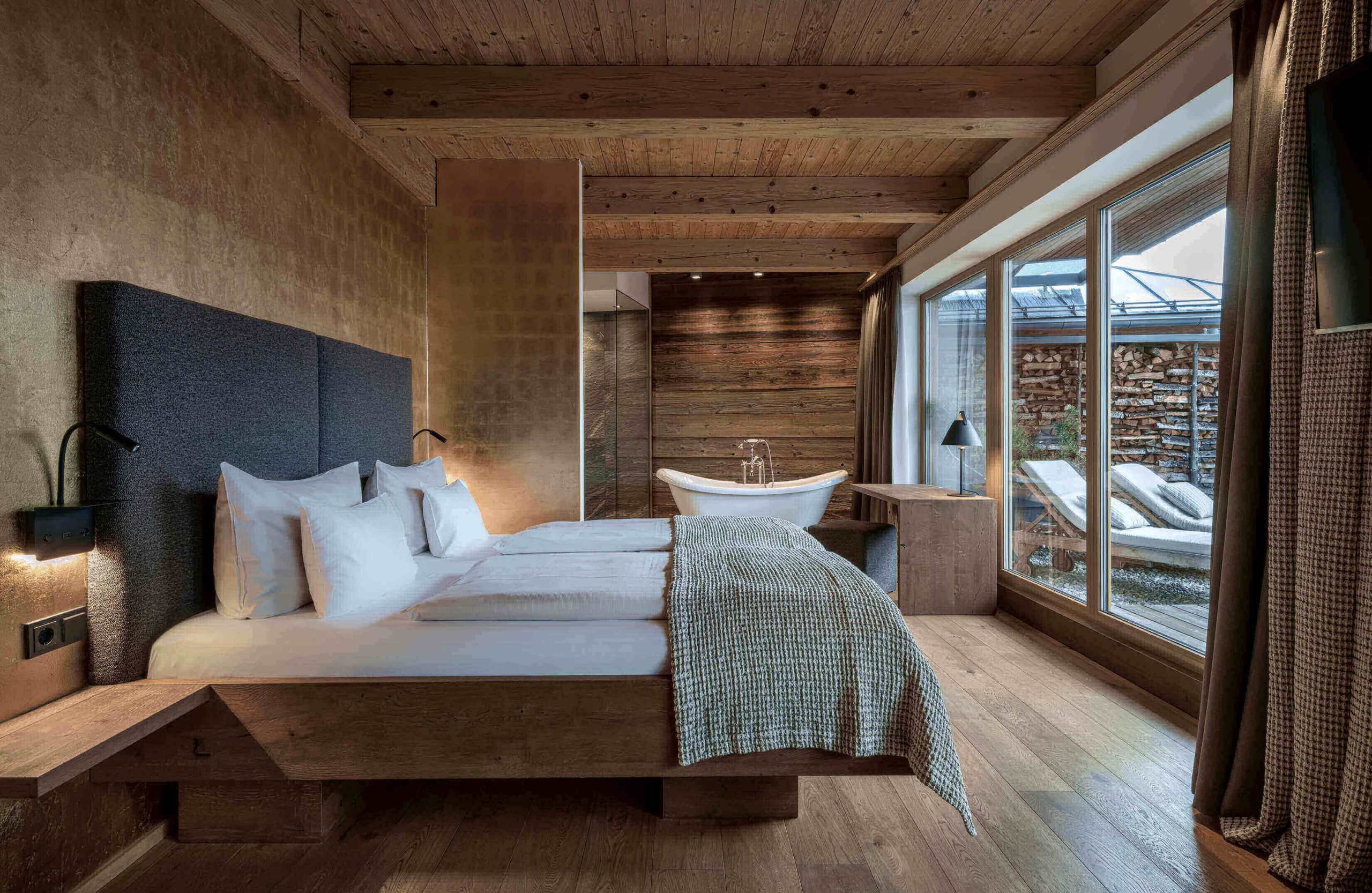 DAS.GOLDBERG in Bad Hofgastein – Luxuriöses Hotelzimmer mit freistehender Badewanne | Wellnesshotel Gasteinertal