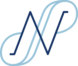 Logo des Hotel Noltmann-Peters mit stilisiertem 'N' in Blau und Hellblau.