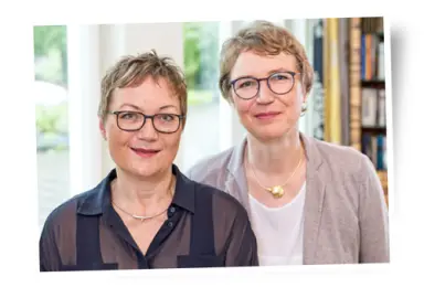 Porträt der freundlichen Inhaberinnen des Hotel Noltmann-Peters