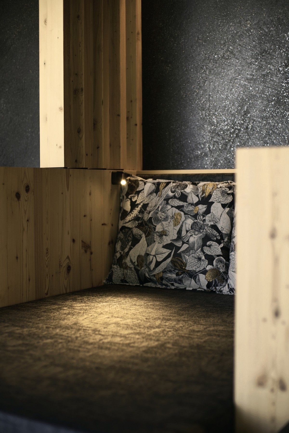 Hotel Rosa ECO Alpine Spa Resort in Kastelruth – Gemütliche Nische im Ruheraum | Wellnesshotel Südtirol