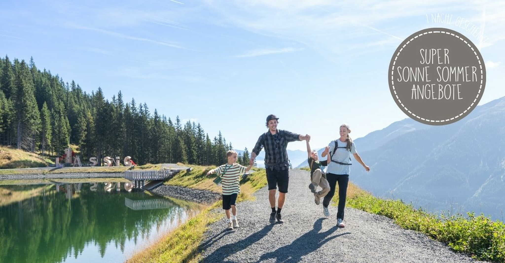 ALL INCLUSIVE Hotel DIE SONNE in Saalbach – Familie beim Wandern am Bergsee | Wellnesshotel Salzburg