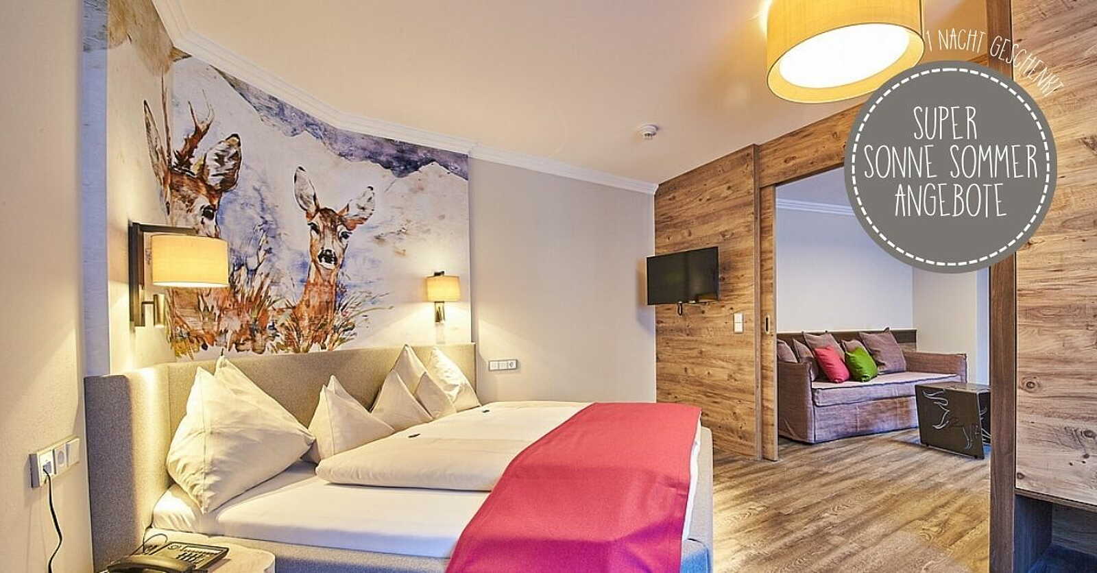 ALL INCLUSIVE Hotel DIE SONNE in Saalbach – Komfortables Doppelzimmer mit Hirsch-Wandbild | Wellnesshotel Salzburg