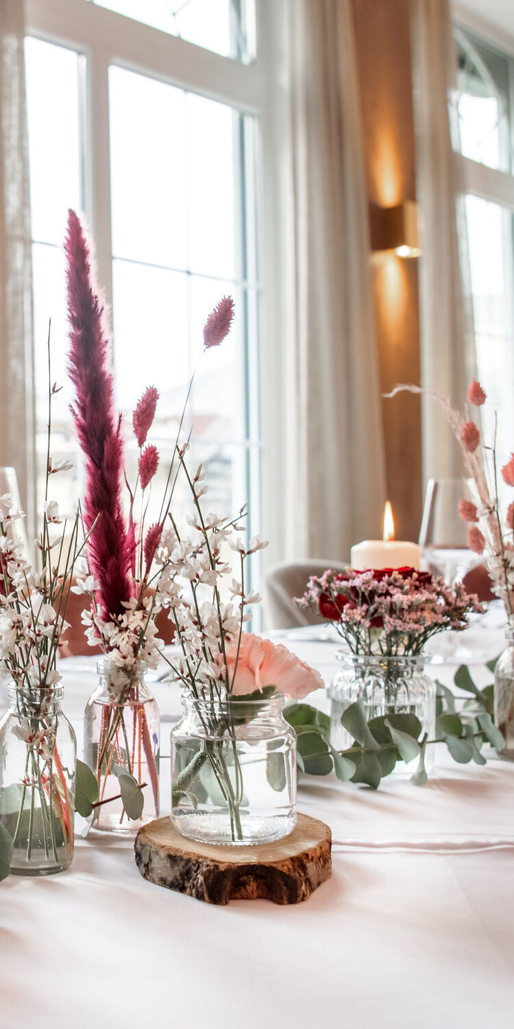 Hotel Kohlerhof in Fügen – Detailaufnahme einer festlichen Tischdekoration | Wellnesshotel Zillertal