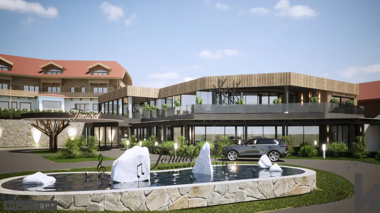 Moderne Aussenansicht des Wellness & Naturhotel Tonihof mit stilvollem Eingangsbereich und Wasserspiel.
