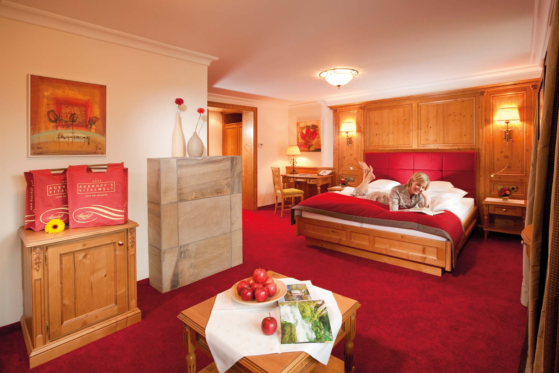 Hotel Auenhof in Lech am Arlberg – Komfortables Doppelzimmer im traditionellen Stil | Wellnesshotel Arlberg