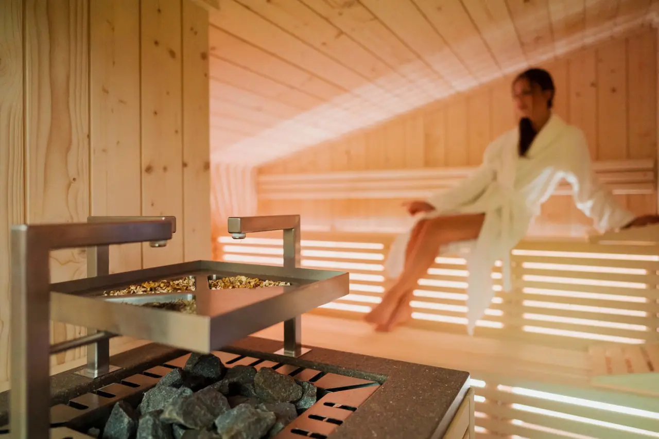 Camina Suite & Spa in Cortina d'Ampezzo – Moderne Sauna mit Kräuteraufguss | Wellnesshotel Dolomiten