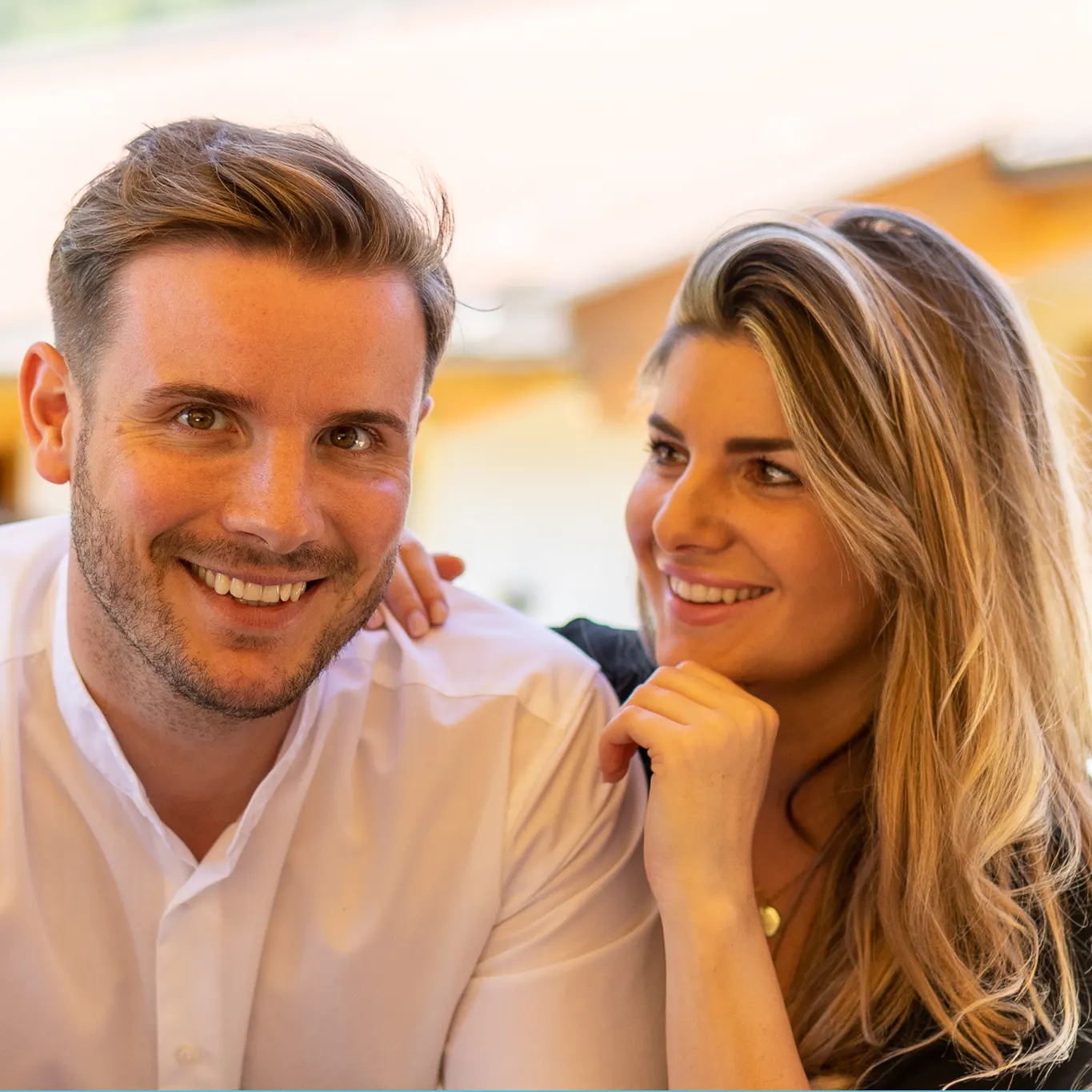 Adults Only Hotel Unterlechner in St. Jakob in Haus – Lächelndes Paar im Hotelbereich | Wellnesshotel Pillerseetal