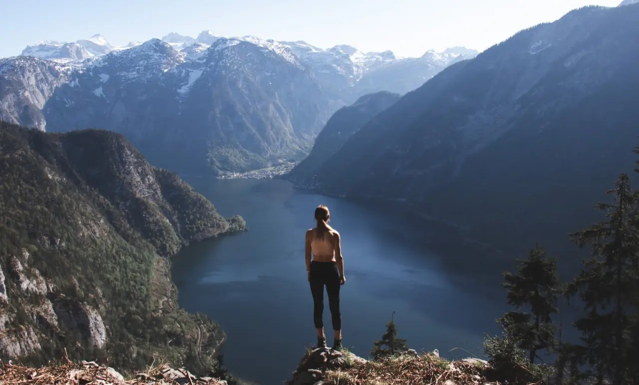 Atemberaubender Blick auf den Hallstätter See und die Alpen vom Bergrose Hideaway