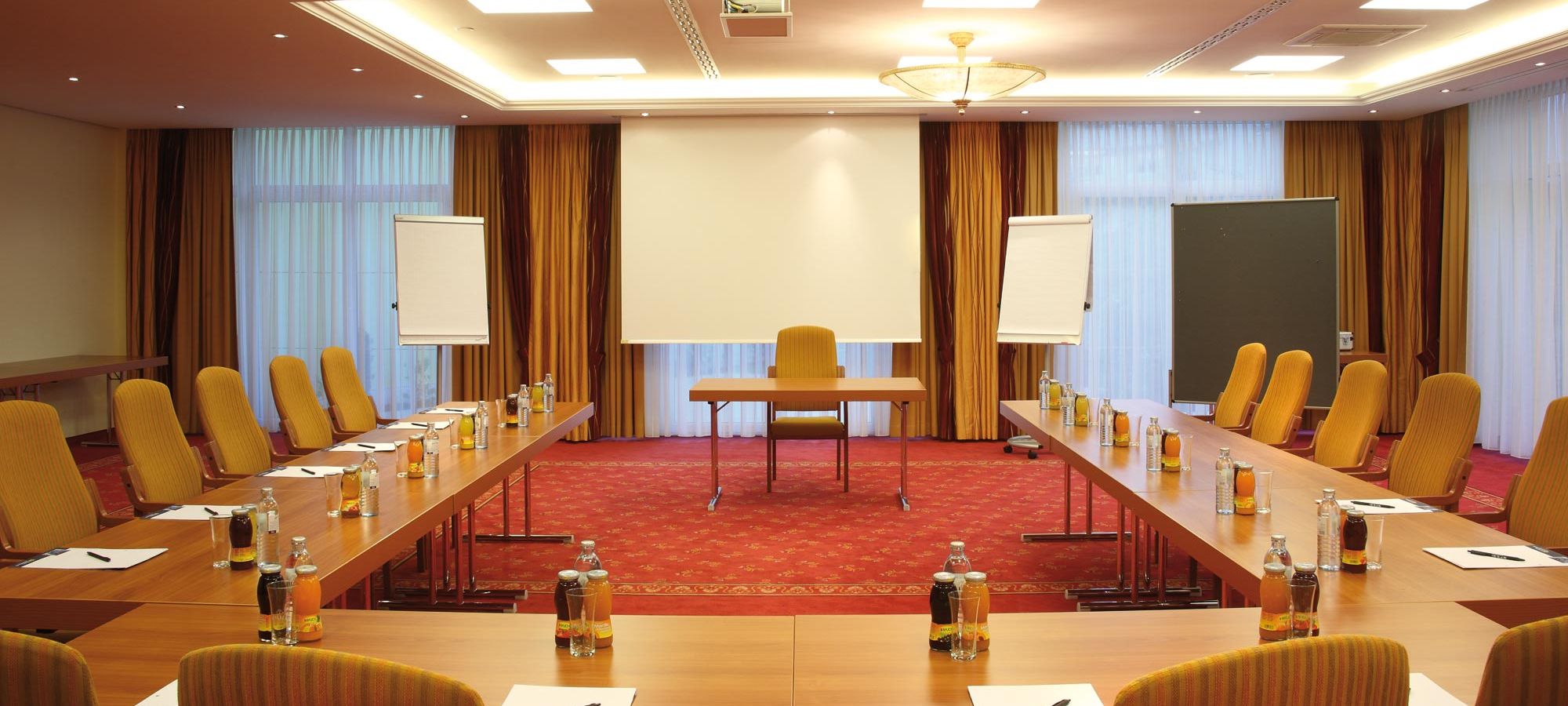 Parkhotel Bad Schallerbach in Bad Schallerbach – Konferenzraum mit U-förmiger Bestuhlung | Wellnesshotel Oberösterreich