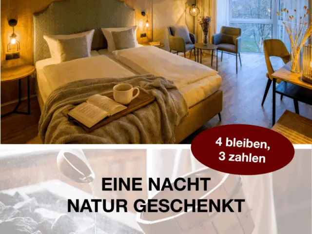 Gemütliches Doppelzimmer mit Leseecke und einladender Sauna-Impression im Hotel Kammweg am Rennsteig.