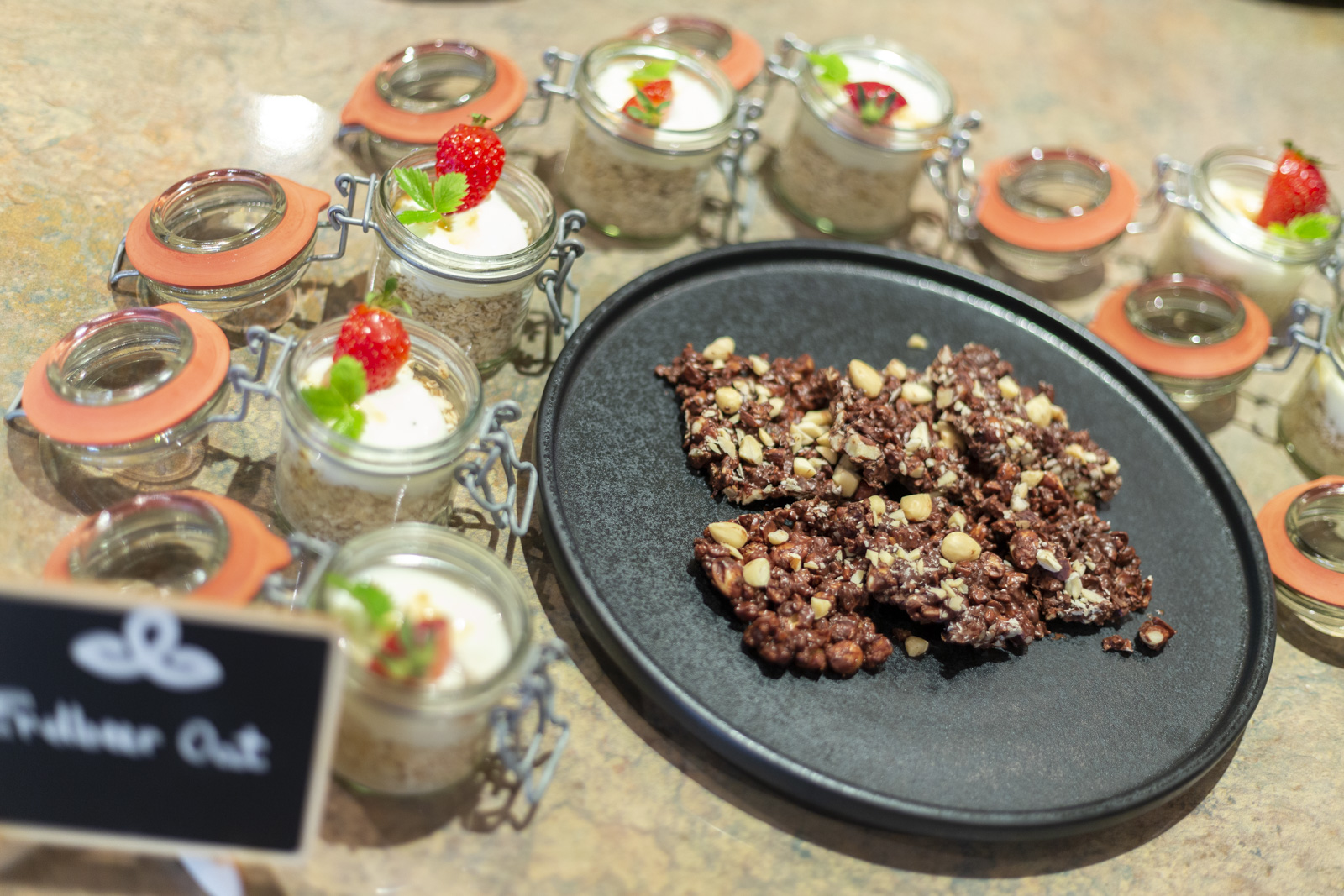 Hotel Seppl in Mutters – Auswahl an gesundem Frühstück mit Joghurt und Müsli | Wellnesshotel Tirol