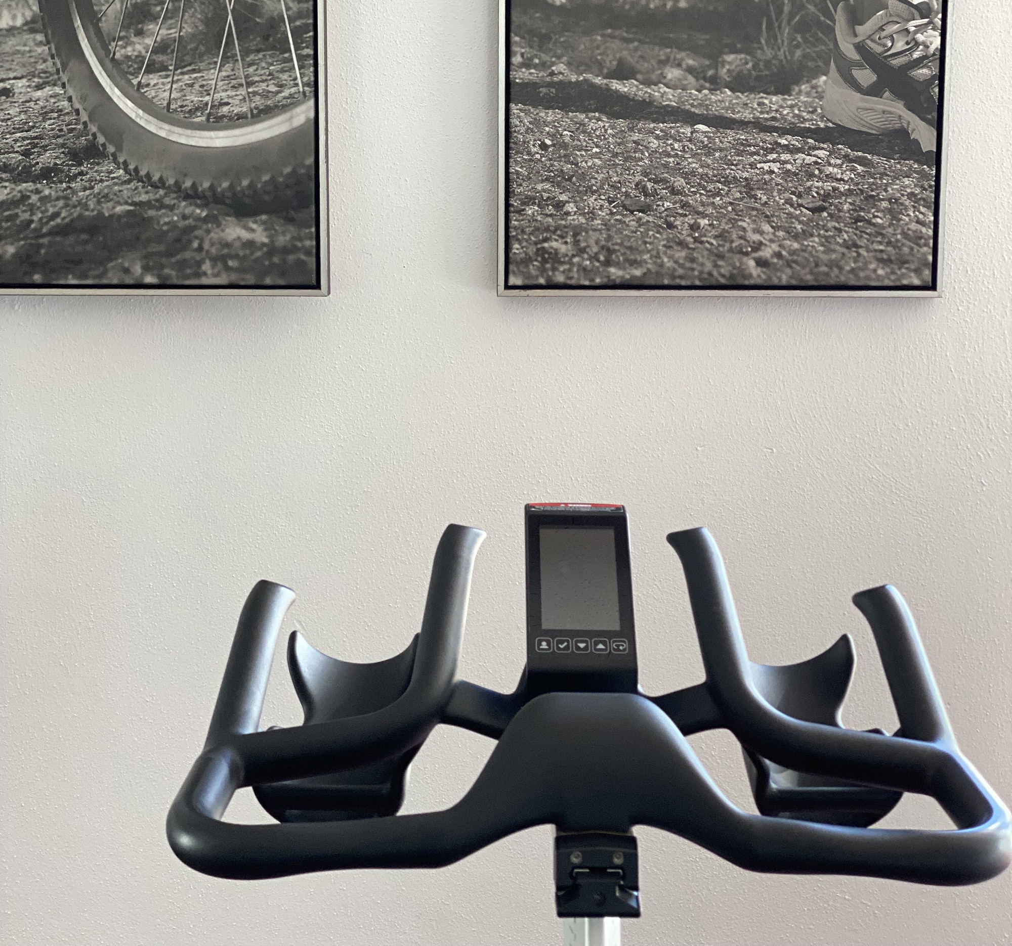 Hotel Seehof in Kössen – Modernes Spinning-Fahrrad im Fitnessbereich | Wellnesshotel Tirol