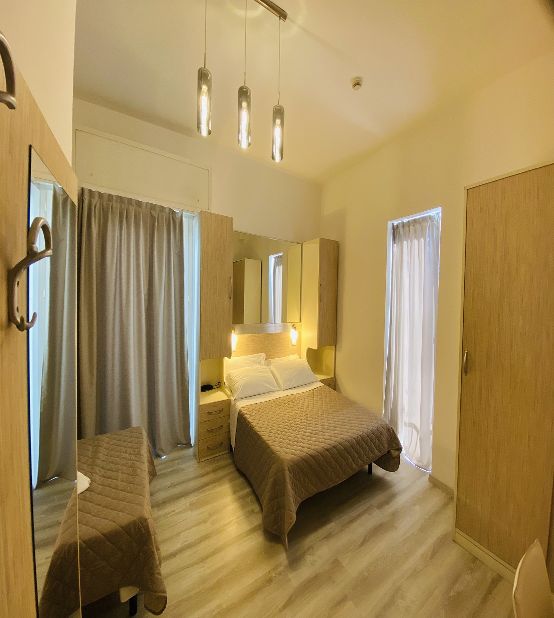 Hotel Butterfly & YoUnique Spa in Rimini – Komfortables Doppelzimmer mit moderner Einrichtung | Wellnesshotel Adria