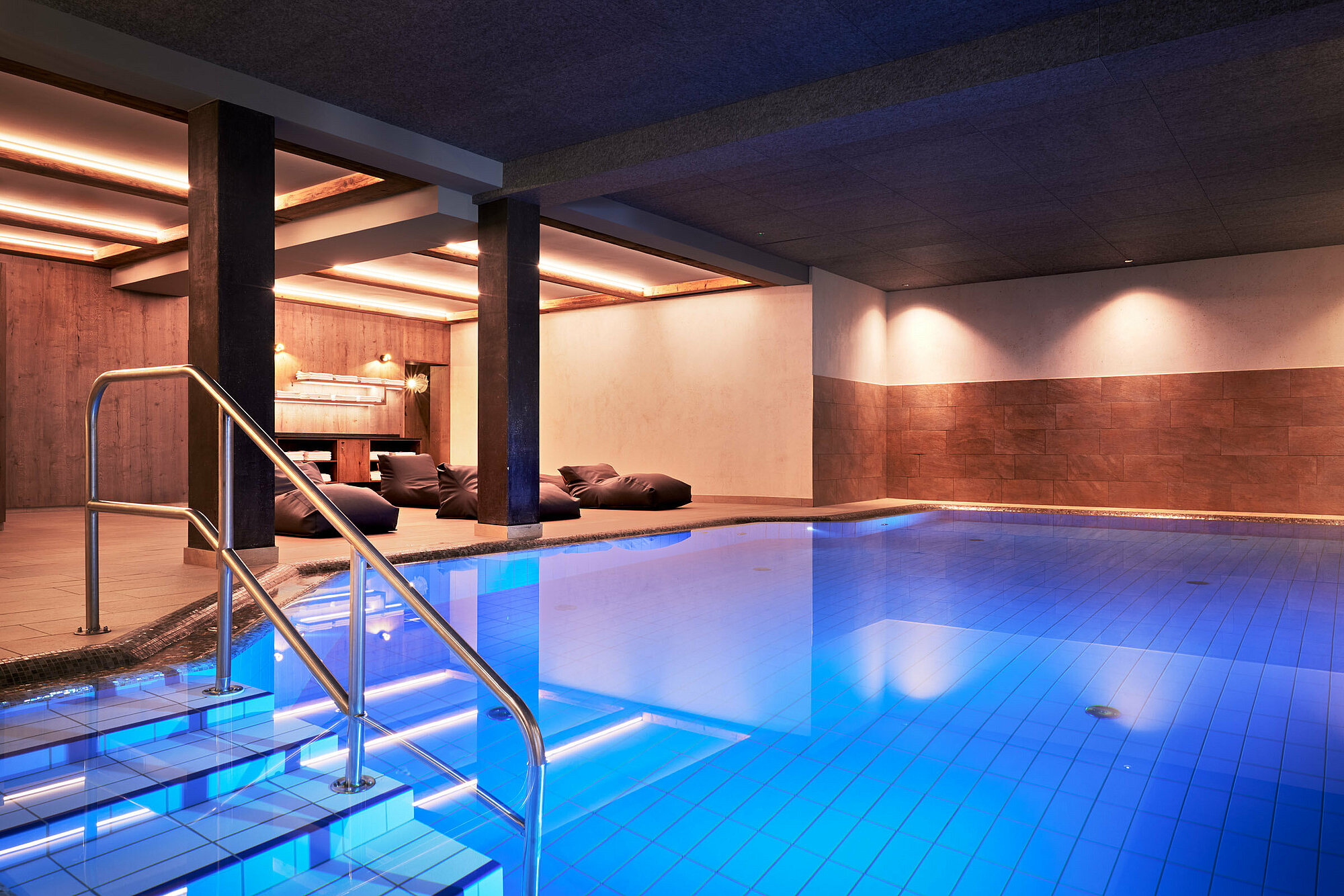 Soulsisters’ Hotel in Kaprun – Modernes Hallenbad mit entspannender Atmosphäre | Wellnesshotel Zell am See-Kaprun
