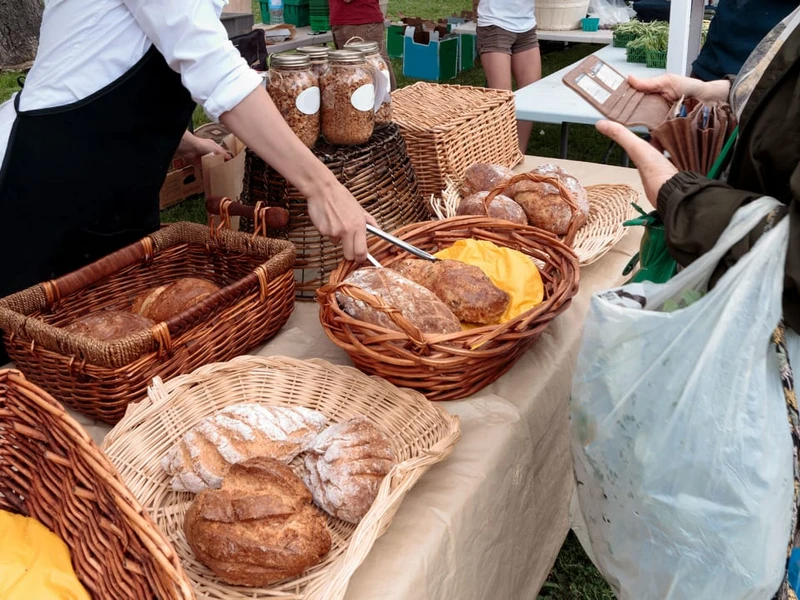 Posthotel Kassl in Oetz – Frisches Brot an einem Marktstand | Wellnesshotel Tirol