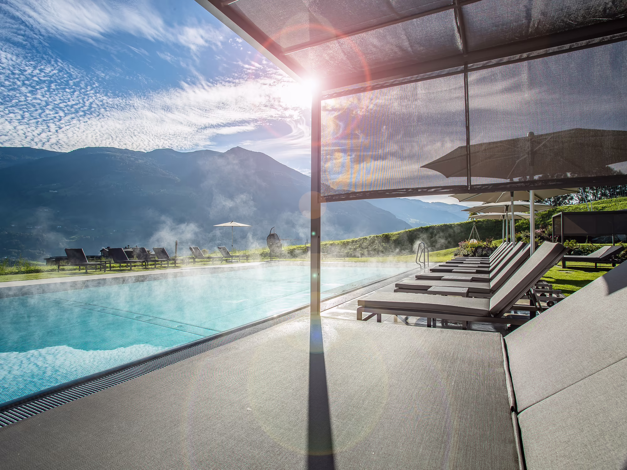 Hotel Elisabeth in Fügen – Infinity-Außenpool mit Bergblick im Zillertal | Wellnesshotel Zillertal