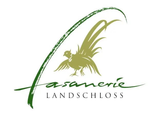 Logo des Romantik Hotel Landschloss Fasanerie mit stilisiertem Fasan und Schriftzug auf weissem Hintergrund.