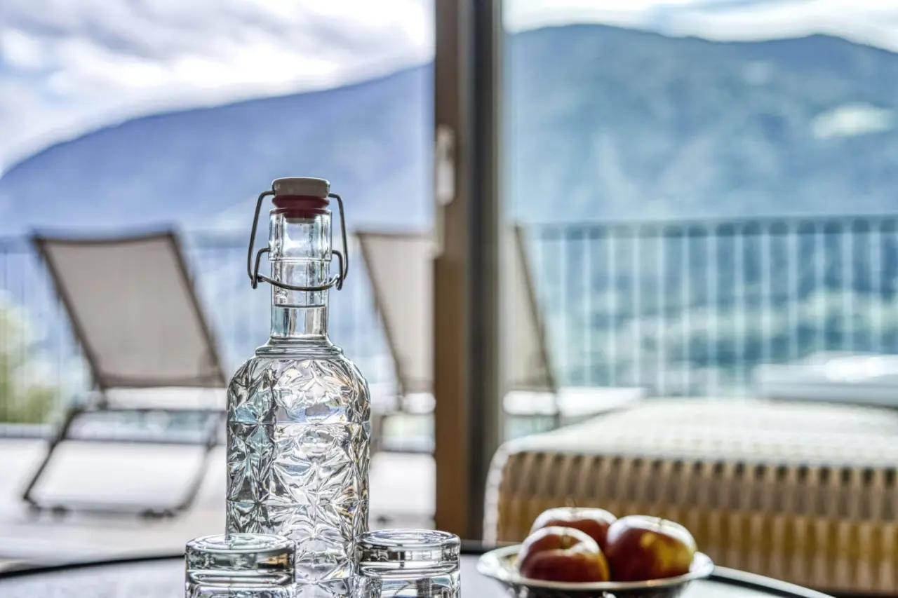 Breakfast Hotel Traubenheim in Marling – Erfrischung auf dem Balkon mit Bergblick | Wellnesshotel Südtirol