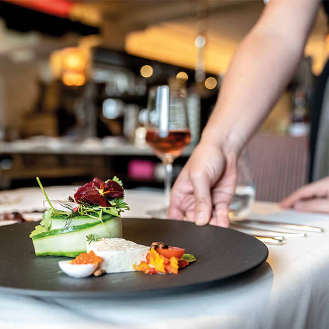 Hotel Waldsägmühle in Pfalzgrafenweiler-Kälberbronn – Exquisiter Vorspeisenteller im Restaurant | Wellnesshotel Schwarzwald